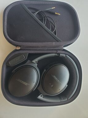 Bose Black Over-Ear Wireless Headphones with Carrying Case